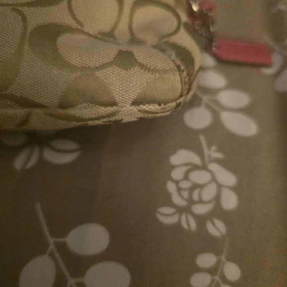 Coach Beige and Salmon Pink Signature Clutch Wristlet EUC - Picture 11 of 11